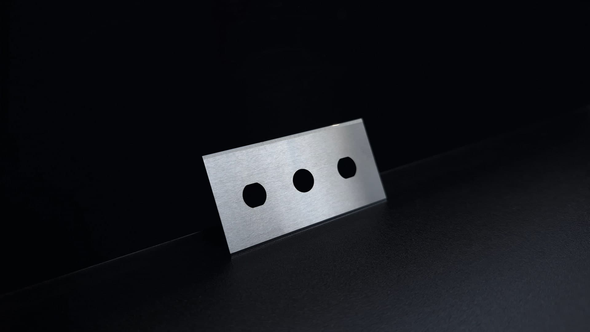 Lames industrielles qualité premium - couteaux machines, lames de refente, outils de coupe industriels